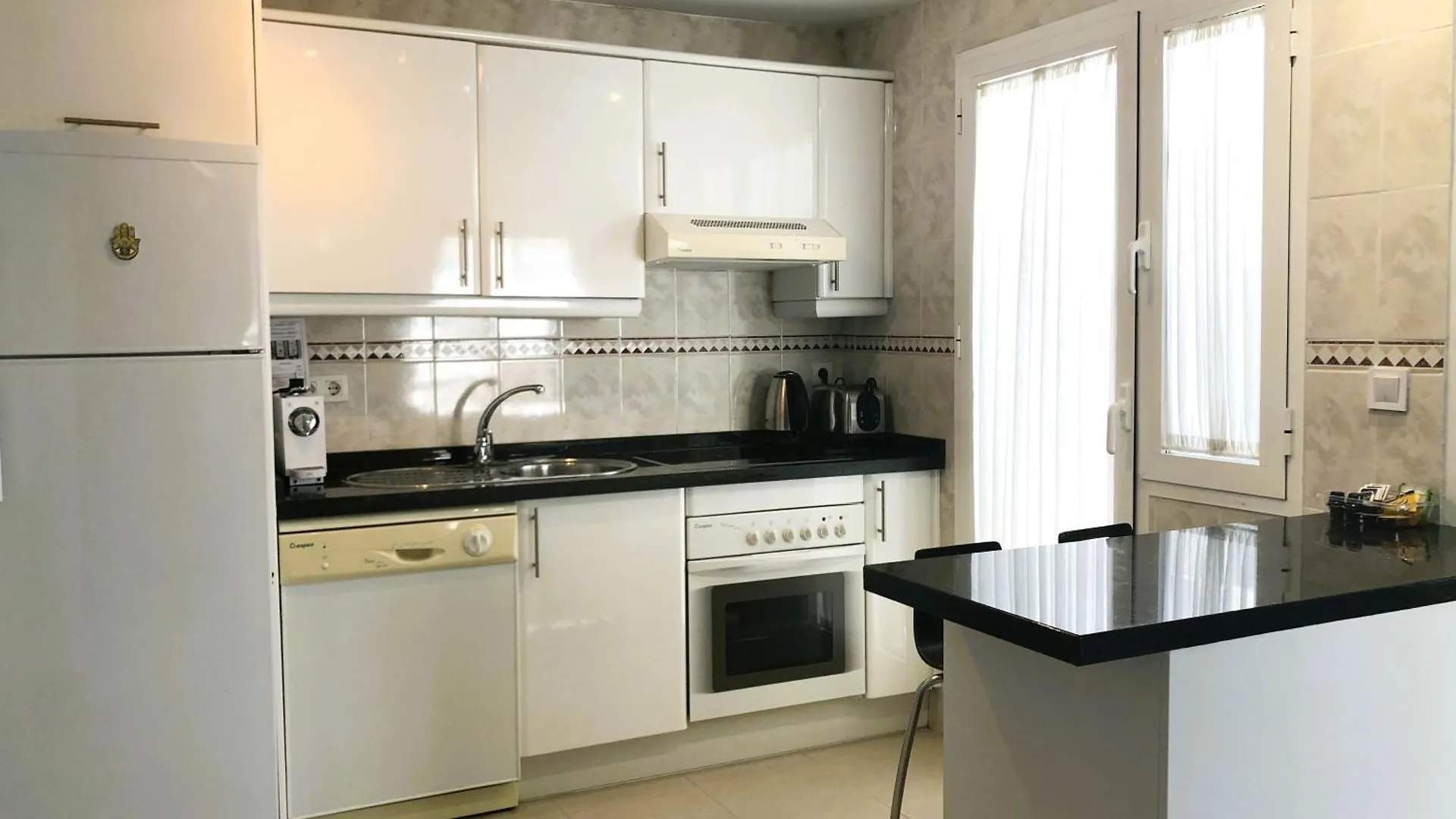 Apartamentos y casas SERINAMAR- Banús, Marbella