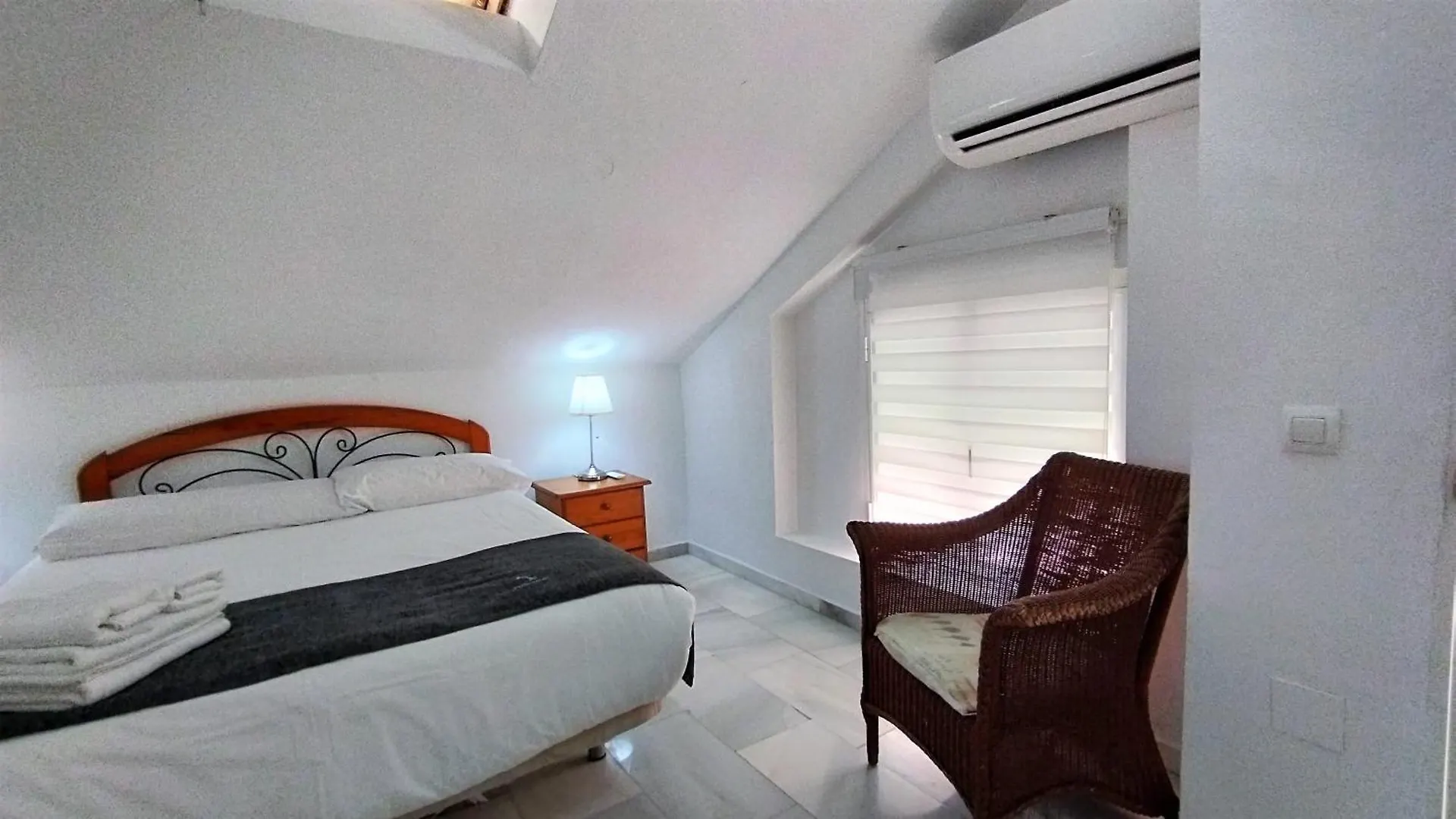 Apartamentos y casas SERINAMAR- Banús, Marbella