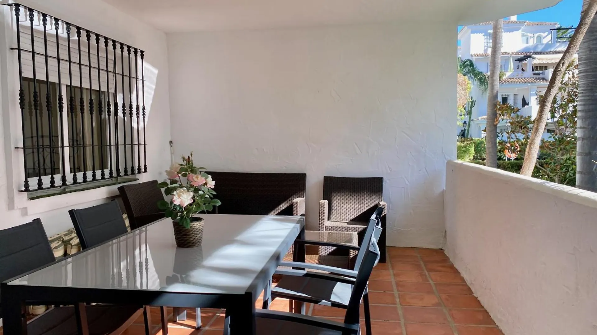 Apartamentos y casas SERINAMAR- Banús, Marbella